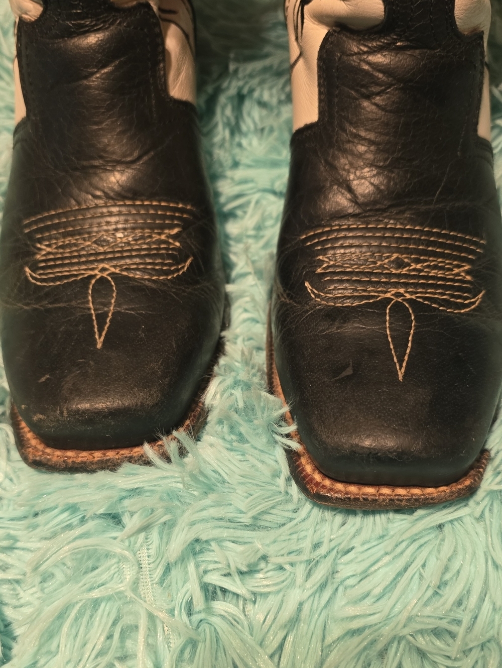 Women's Two-Tone Embroidered Western Boots - Black & Cream - Picture 5 of 7